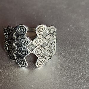 Intricate Silver-tone Swirl Pattern Ring